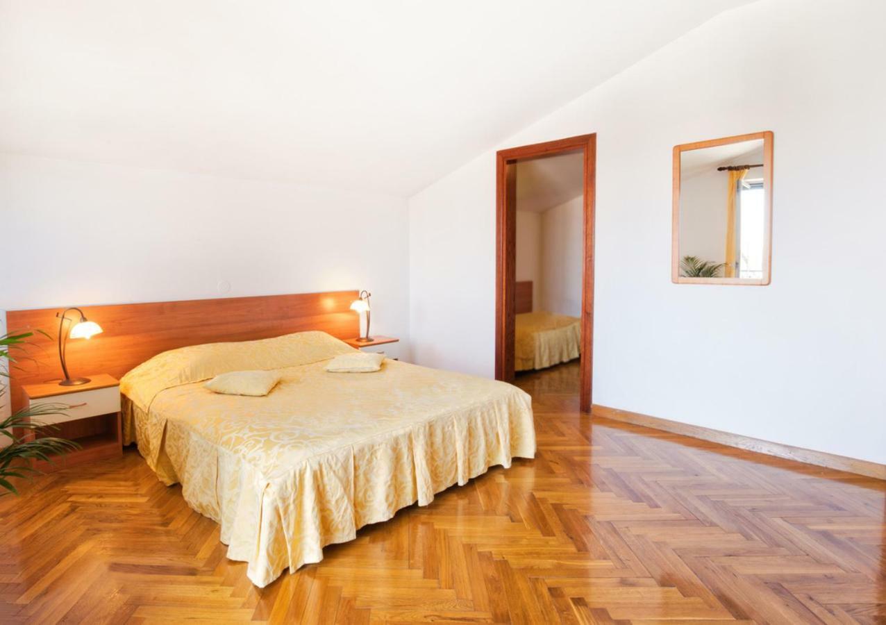 Villa Sveta Eufemija - Bed And Breakfast Ровінь Екстер'єр фото